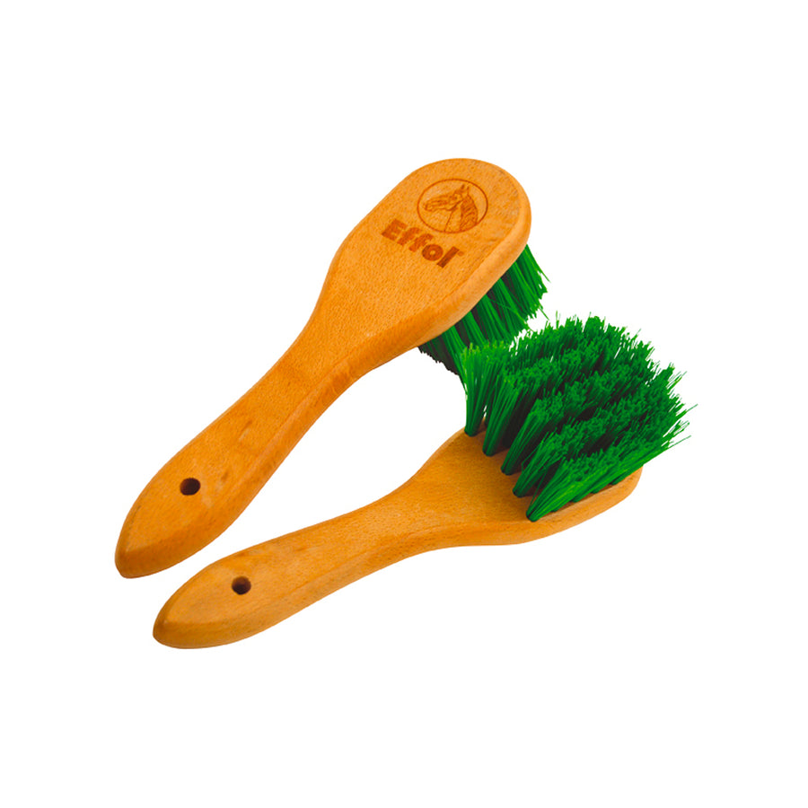 Brosse à sabots Effol manche en hêtre, poils inclinés