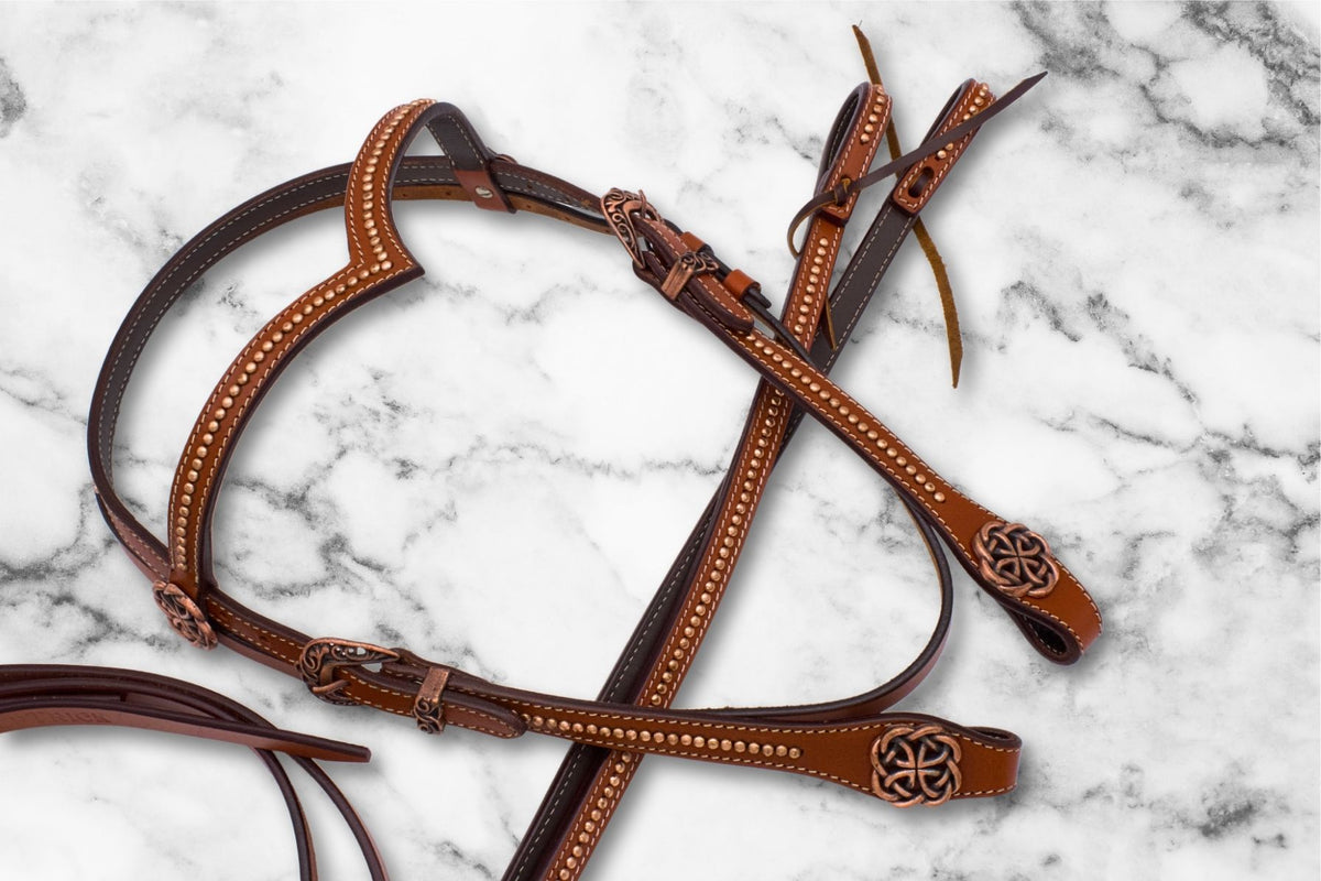 Bridon western vintage frontal en V, nœuds celtiques cuivre, rênes