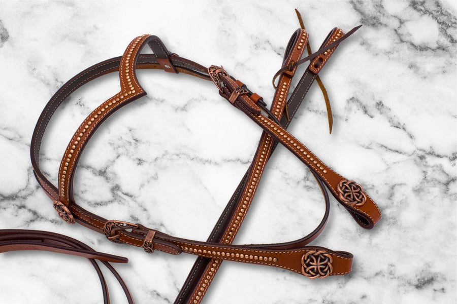 Bridon western vintage frontal en V, nœuds celtiques cuivre, rênes